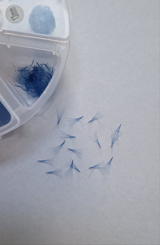 Bouquets prefaits bleu boîte mixte